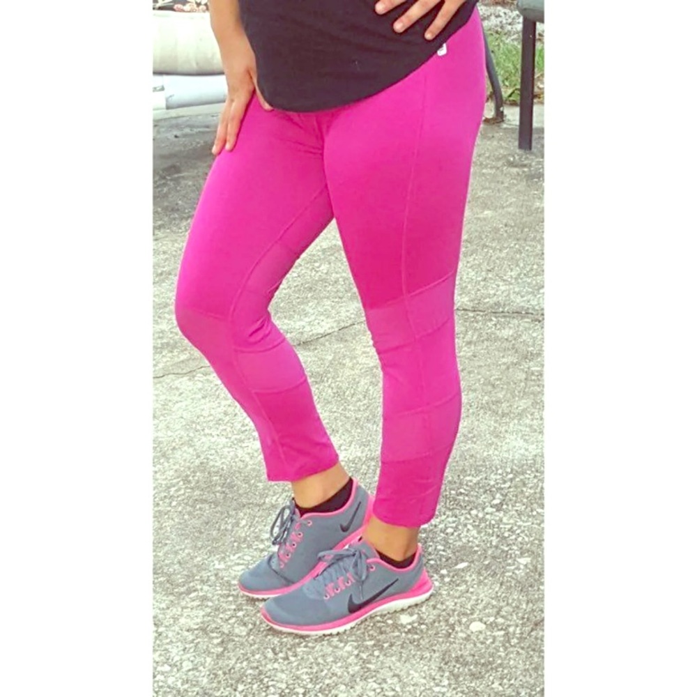 Pink fabletic leggings with mesh